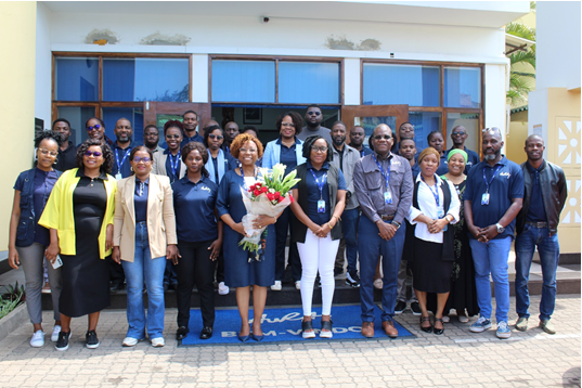 AURAS PRESTA RECEPÇÃO CALOROSA À PCA APÓS CONDECORAÇÃO PRESIDENCIAL